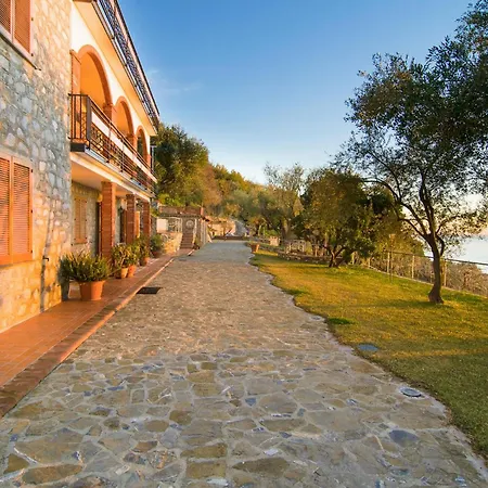 Il Giardino Dei Filosofi Ascea