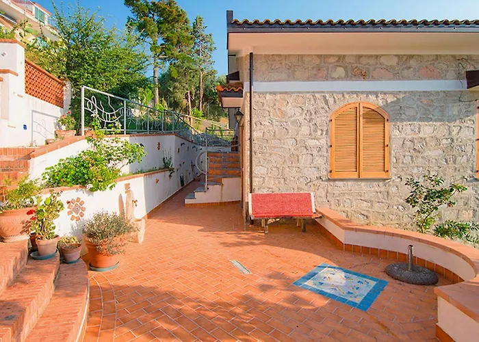 Il Giardino Dei Filosofi Ascea