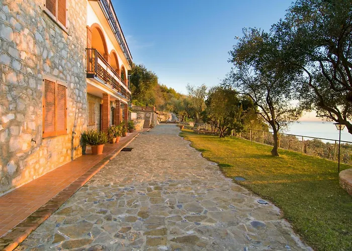 Il Giardino Dei Filosofi Ascea